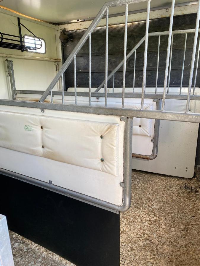 Готель Hettie The Horsebox Henley-on-Thames Екстер'єр фото